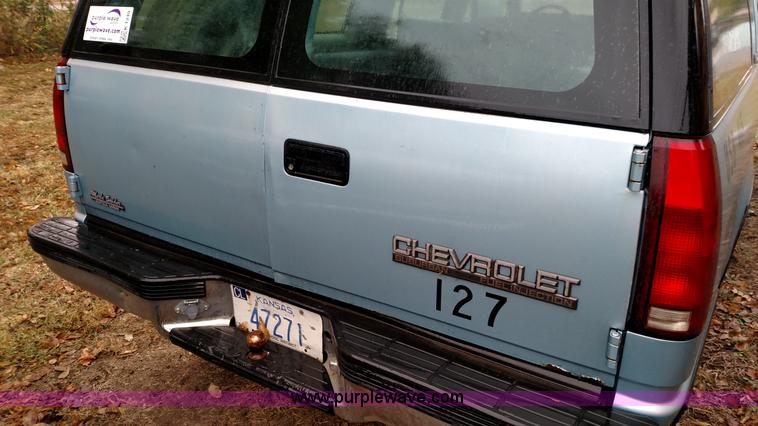 image for item K1249 1993 Chevrolet Suburban C1500 SUV