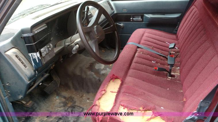 image for item K1249 1993 Chevrolet Suburban C1500 SUV