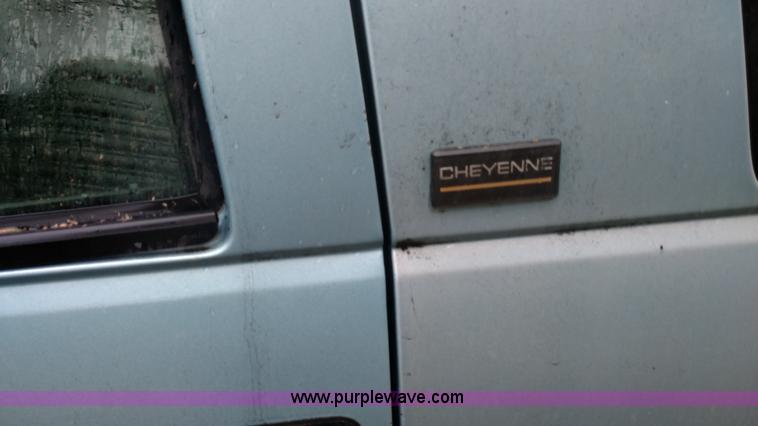 image for item K1249 1993 Chevrolet Suburban C1500 SUV