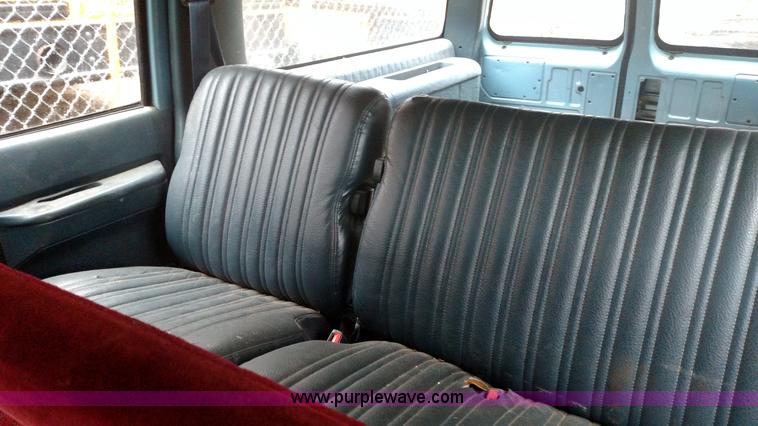 image for item K1249 1993 Chevrolet Suburban C1500 SUV