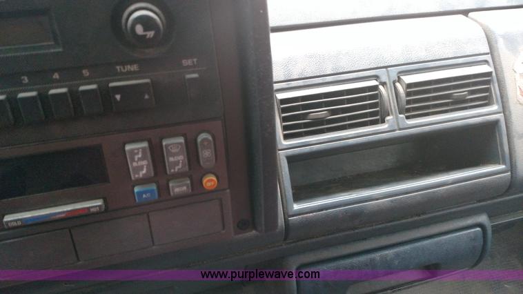 image for item K1249 1993 Chevrolet Suburban C1500 SUV