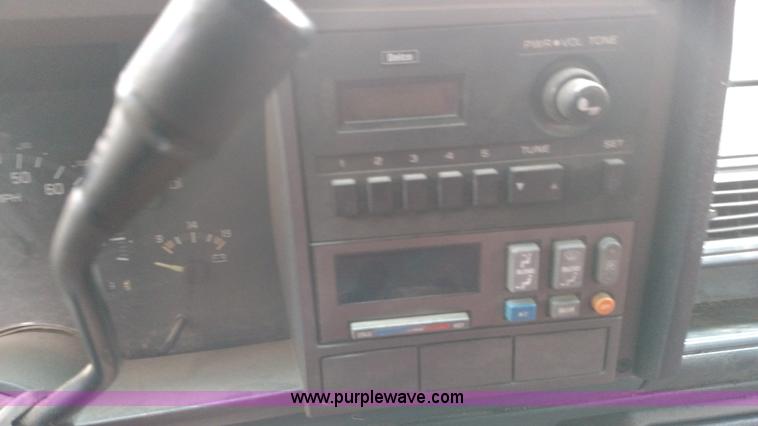 image for item K1249 1993 Chevrolet Suburban C1500 SUV