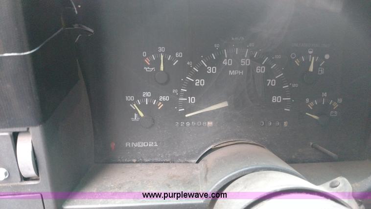 image for item K1249 1993 Chevrolet Suburban C1500 SUV