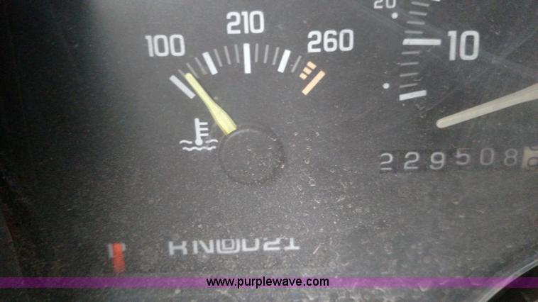 image for item K1249 1993 Chevrolet Suburban C1500 SUV