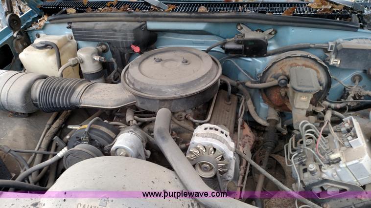 image for item K1249 1993 Chevrolet Suburban C1500 SUV