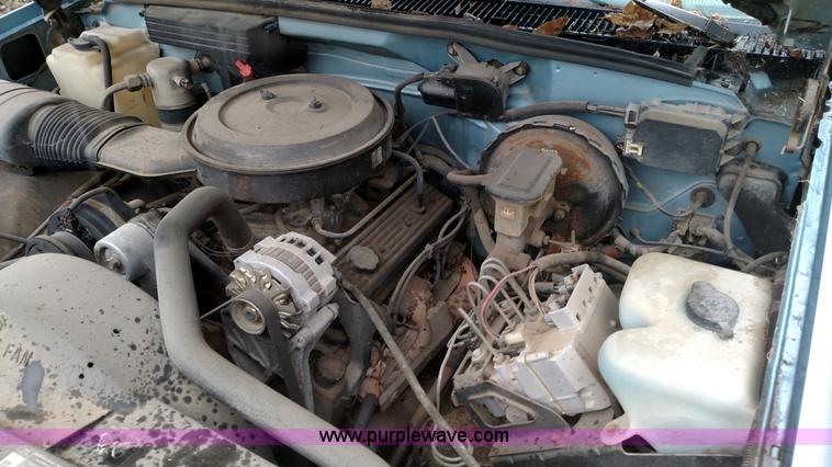 image for item K1249 1993 Chevrolet Suburban C1500 SUV