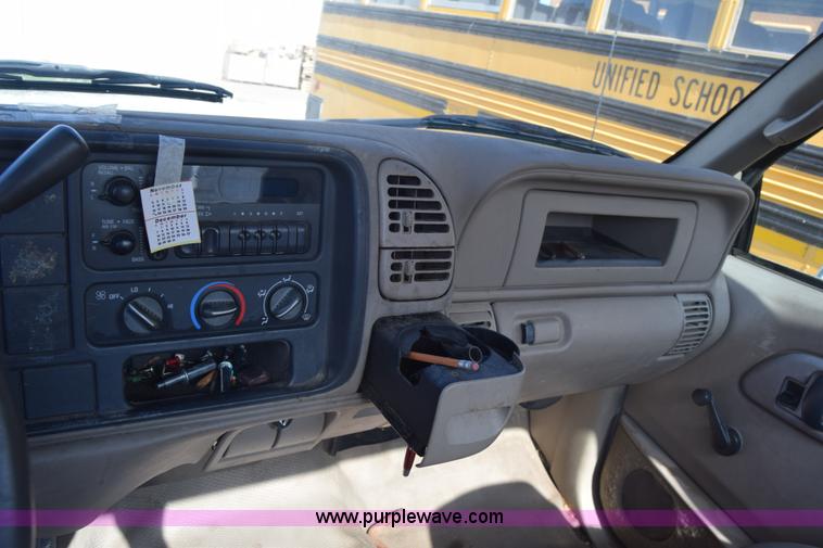 image for item K4821 2002 Chevrolet Silverado 3500 pickup truck cab and chassis