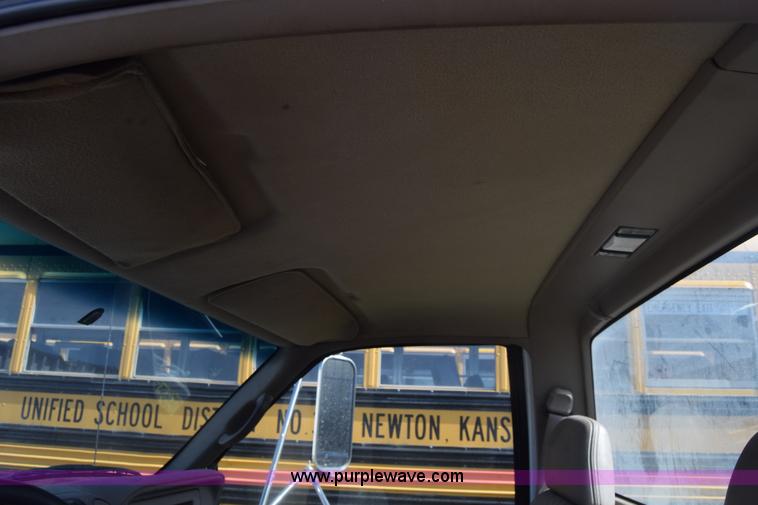 image for item K4821 2002 Chevrolet Silverado 3500 pickup truck cab and chassis