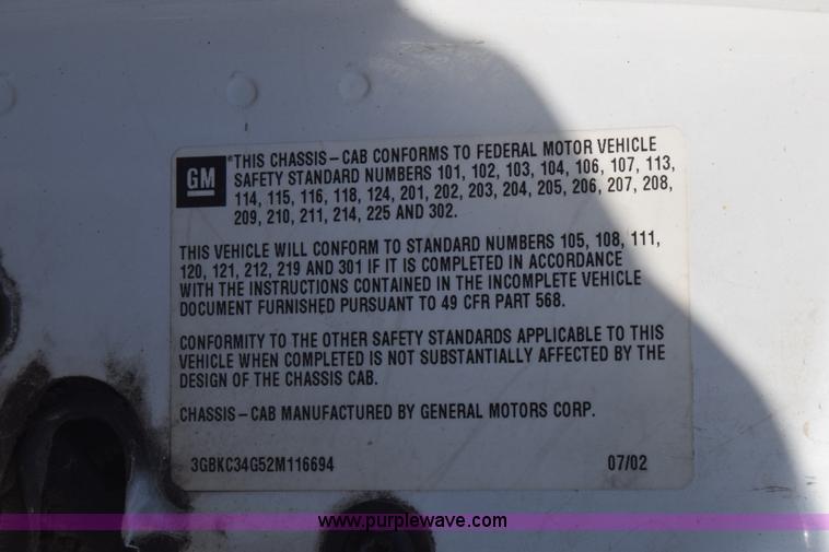 image for item K4821 2002 Chevrolet Silverado 3500 pickup truck cab and chassis