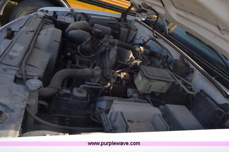 image for item K4821 2002 Chevrolet Silverado 3500 pickup truck cab and chassis