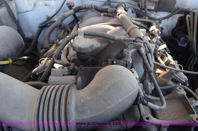 image for item K4821 2002 Chevrolet Silverado 3500 pickup truck cab and chassis