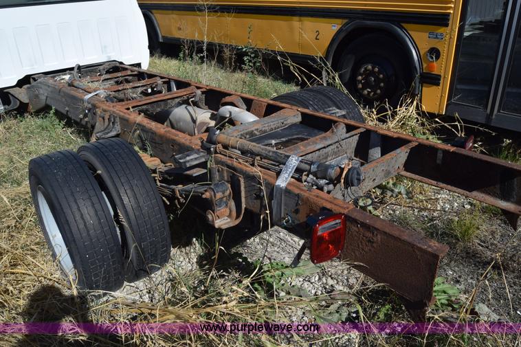 image for item K4821 2002 Chevrolet Silverado 3500 pickup truck cab and chassis