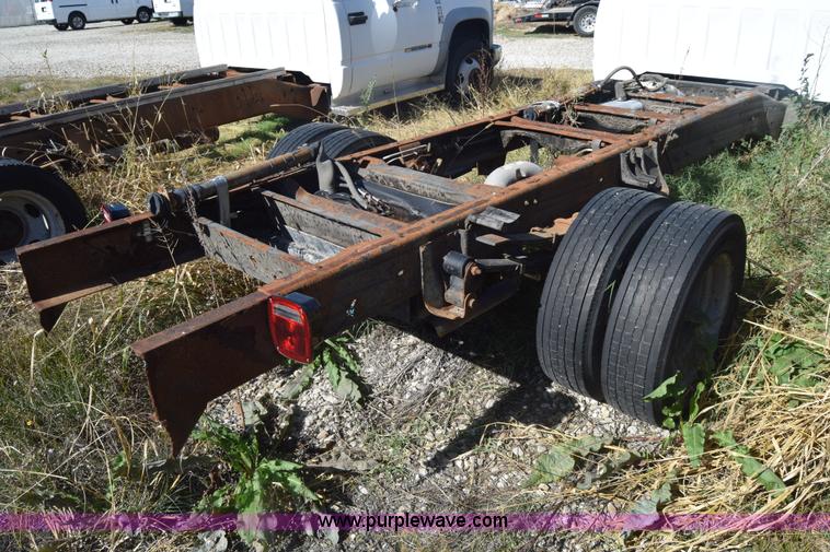 image for item K4821 2002 Chevrolet Silverado 3500 pickup truck cab and chassis