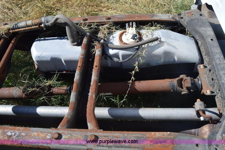 image for item K4821 2002 Chevrolet Silverado 3500 pickup truck cab and chassis