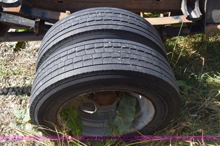 image for item K4821 2002 Chevrolet Silverado 3500 pickup truck cab and chassis