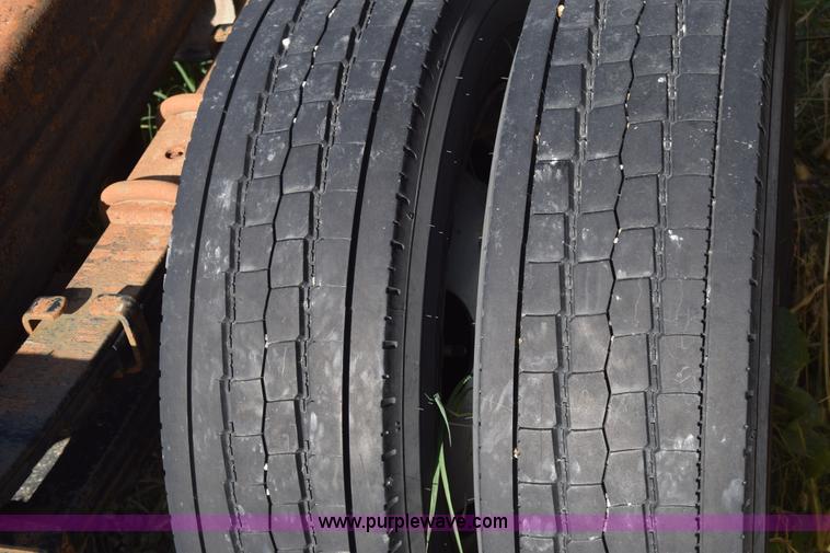 image for item K4821 2002 Chevrolet Silverado 3500 pickup truck cab and chassis