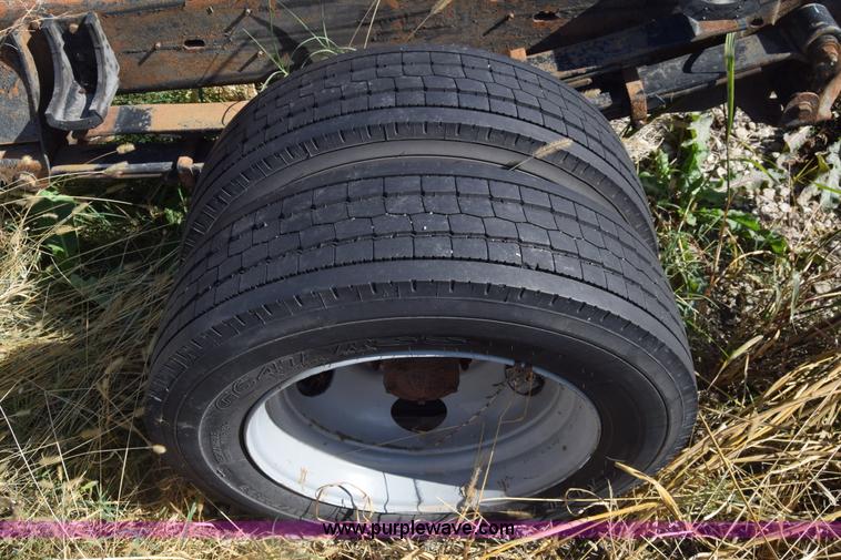 image for item K4821 2002 Chevrolet Silverado 3500 pickup truck cab and chassis