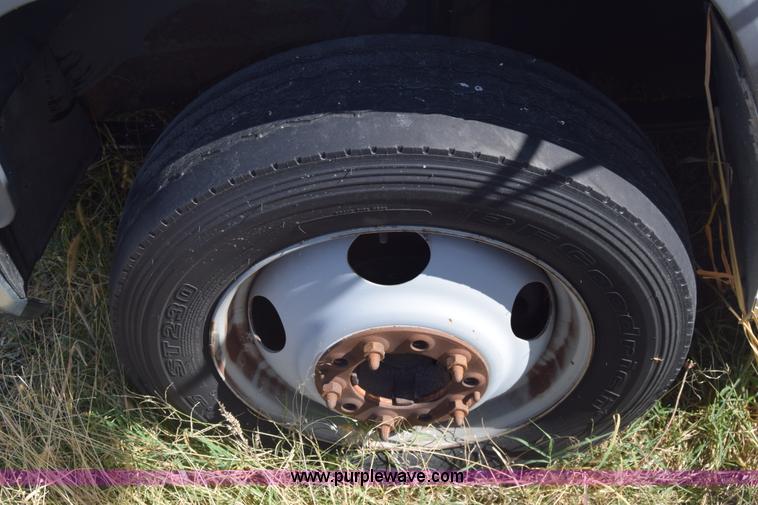 image for item K4821 2002 Chevrolet Silverado 3500 pickup truck cab and chassis