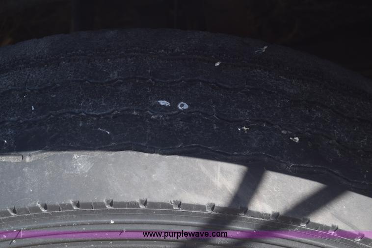 image for item K4821 2002 Chevrolet Silverado 3500 pickup truck cab and chassis