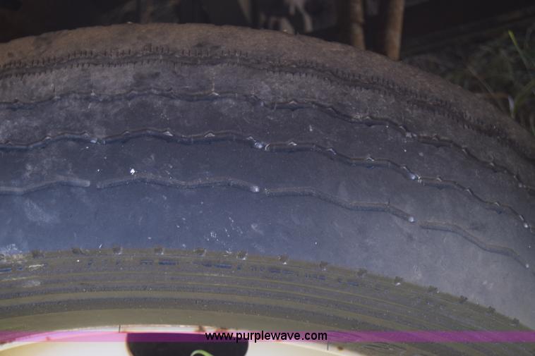 image for item K4821 2002 Chevrolet Silverado 3500 pickup truck cab and chassis