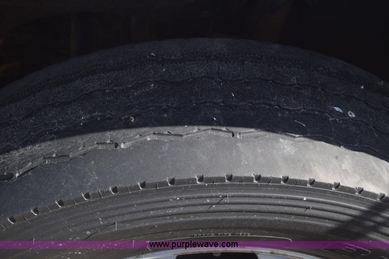 image for item K4821 2002 Chevrolet Silverado 3500 pickup truck cab and chassis