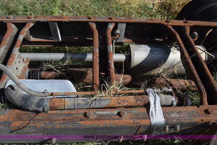 image for item K4821 2002 Chevrolet Silverado 3500 pickup truck cab and chassis