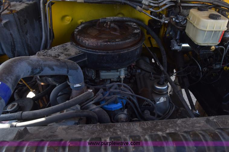 image for item K4827 1984 Ford F700 dump truck