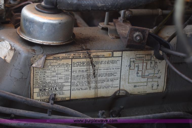 image for item K4827 1984 Ford F700 dump truck