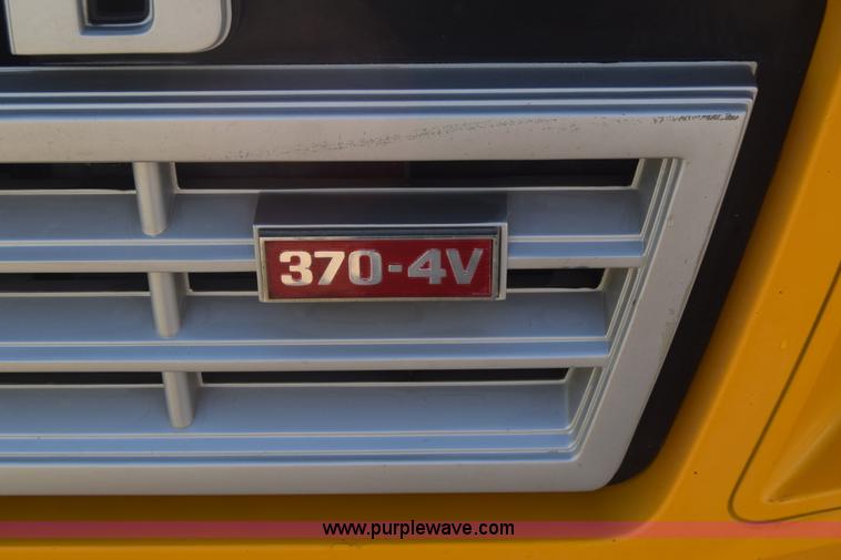 image for item K4827 1984 Ford F700 dump truck