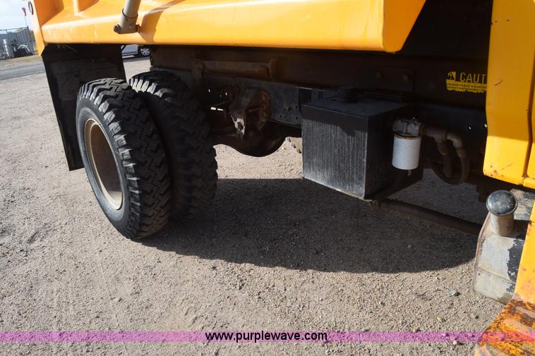 image for item K4827 1984 Ford F700 dump truck