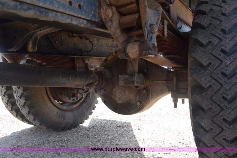 image for item K4827 1984 Ford F700 dump truck