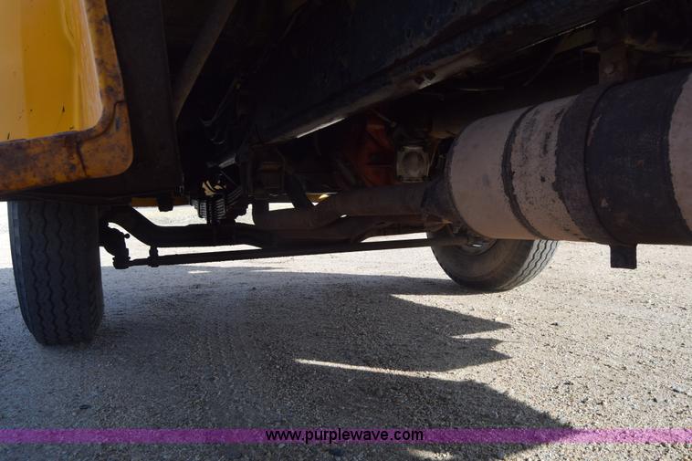 image for item K4827 1984 Ford F700 dump truck