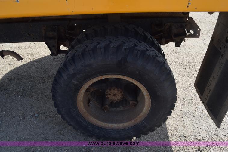 image for item K4827 1984 Ford F700 dump truck
