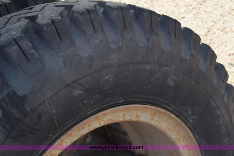 image for item K4827 1984 Ford F700 dump truck