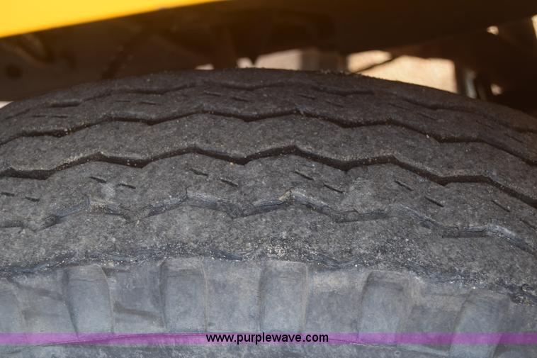 image for item K4827 1984 Ford F700 dump truck