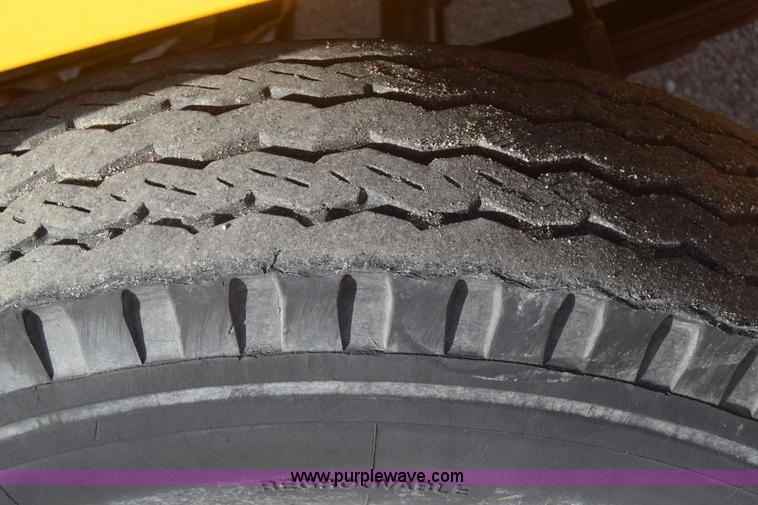 image for item K4827 1984 Ford F700 dump truck