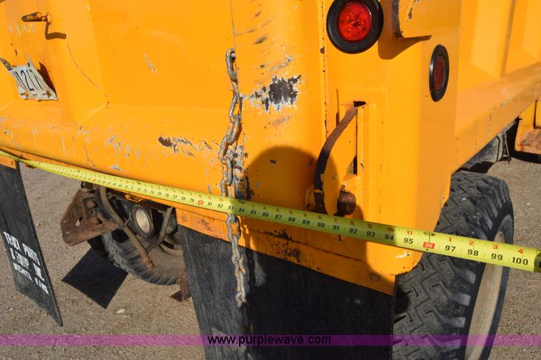 image for item K4827 1984 Ford F700 dump truck