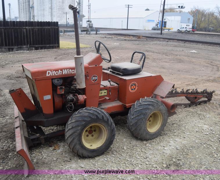 image for item K4906 Ditch Witch J20 trencher