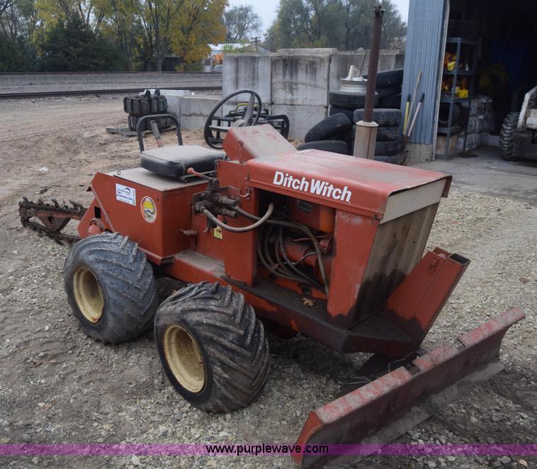 image for item K4906 Ditch Witch J20 trencher