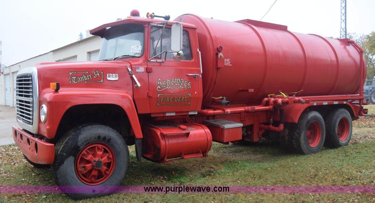 image for item K4908 1975 Ford 8000 Water tanker truck