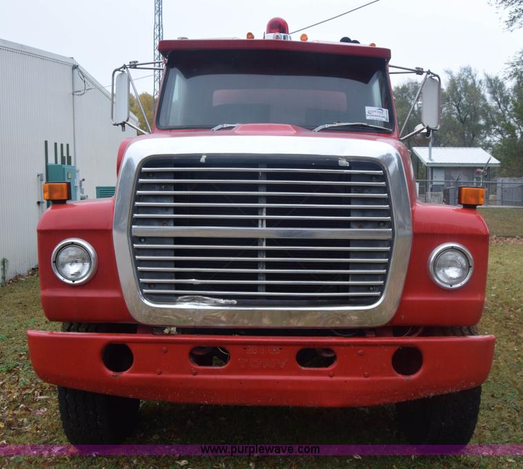 image for item K4908 1975 Ford 8000 Water tanker truck