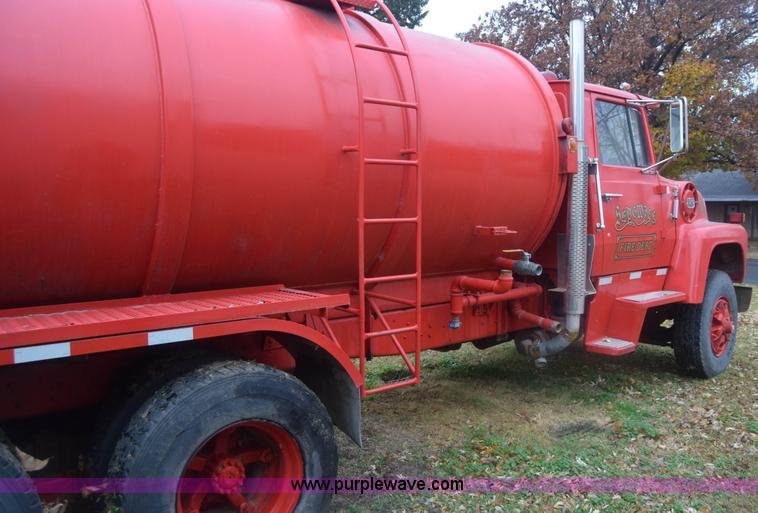 image for item K4908 1975 Ford 8000 Water tanker truck
