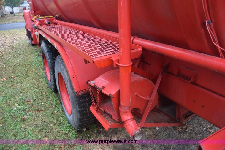 image for item K4908 1975 Ford 8000 Water tanker truck