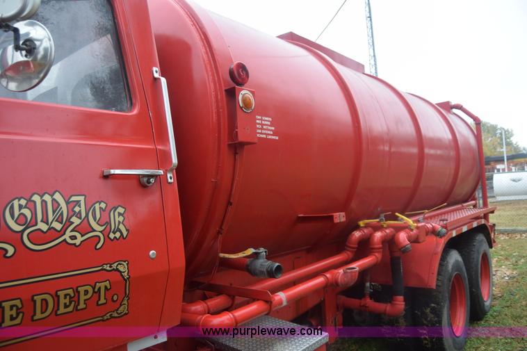 image for item K4908 1975 Ford 8000 Water tanker truck