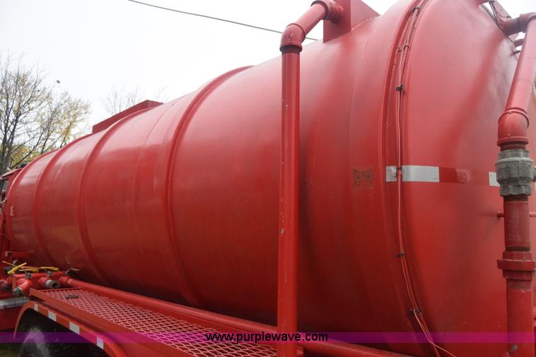 image for item K4908 1975 Ford 8000 Water tanker truck