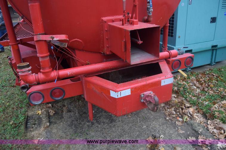 image for item K4908 1975 Ford 8000 Water tanker truck