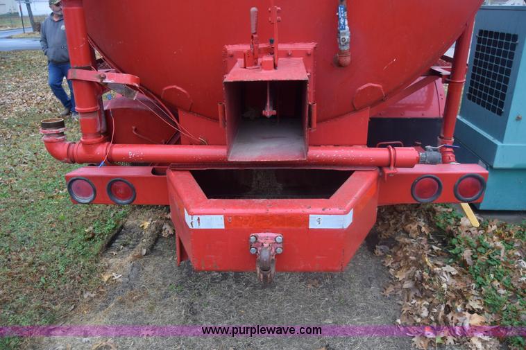 image for item K4908 1975 Ford 8000 Water tanker truck