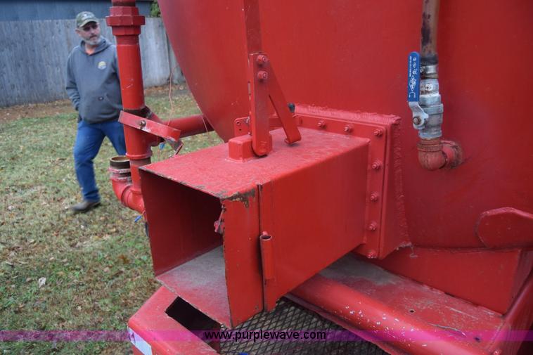 image for item K4908 1975 Ford 8000 Water tanker truck