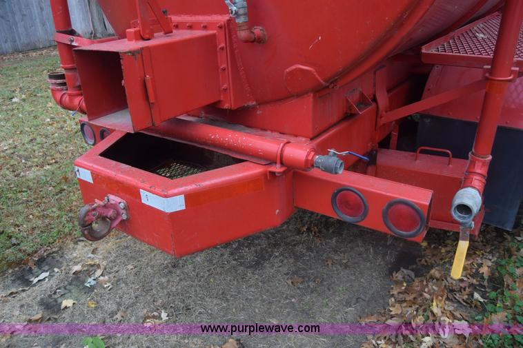 image for item K4908 1975 Ford 8000 Water tanker truck