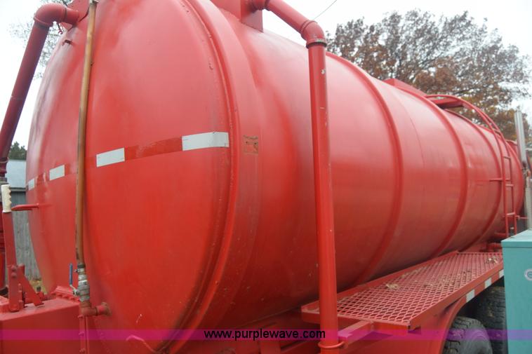 image for item K4908 1975 Ford 8000 Water tanker truck